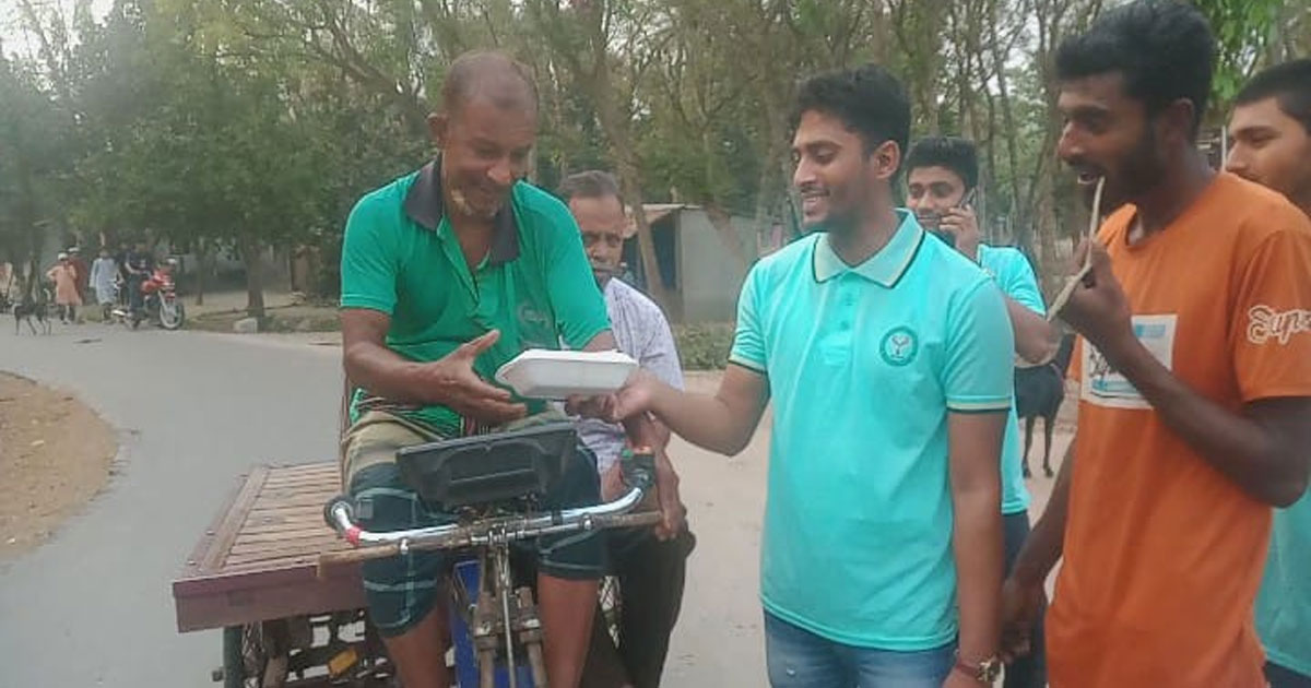 ঝিনাইদহের কোটচাঁদপুরে ৩০০ পরিবারে আশার আলো ব্লাড ফাউন্ডেশনের ইফতার বিতরণ
