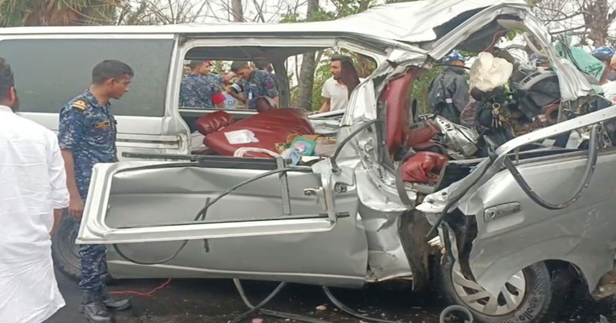 বাগেরহাটে বাস-মাইক্রোবাস সংঘর্ষ, বর-কনেসহ নিহত ১৩