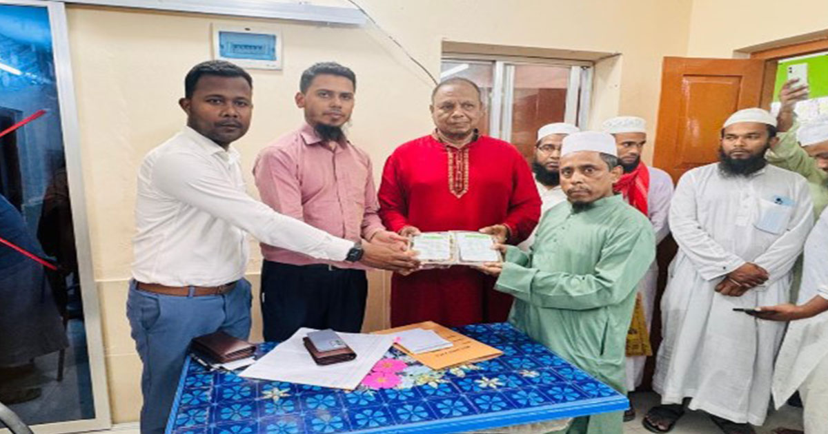 সৌদি বাদশাহর উপহারের খেজুর পেল রাজবাড়ীর মাদ্রাসা ও এতিমখানা