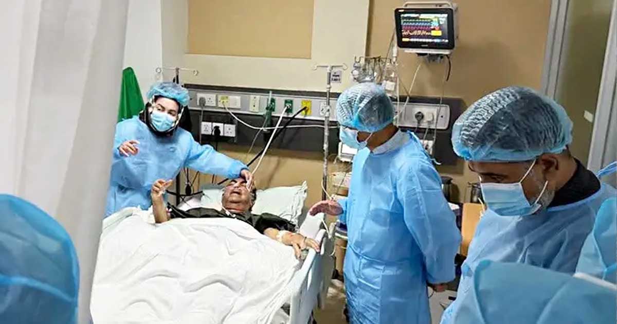 অসুস্থ মির্জা আব্বাসকে দেখতে হাসপাতালে প্রধানমন্ত্রী তারেক রহমান