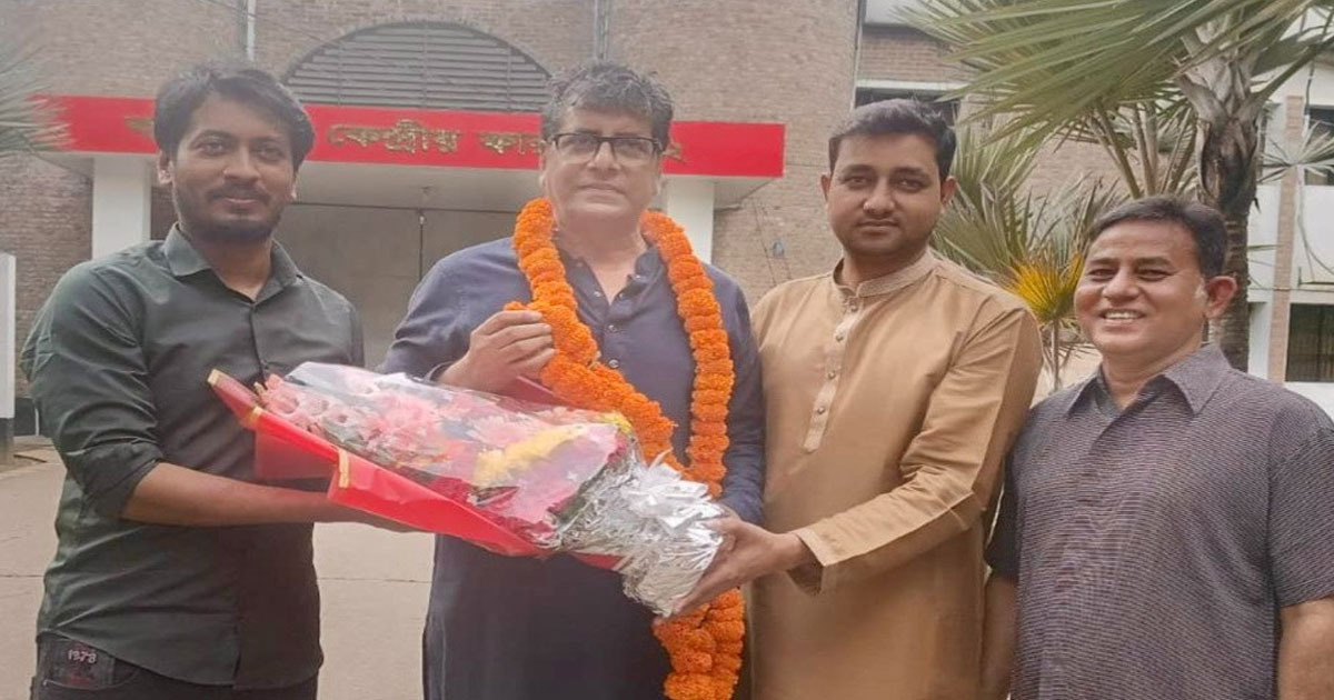 কারাগার থেকে মুক্তি পেলেন সাংবাদিক আনিস আলমগীর