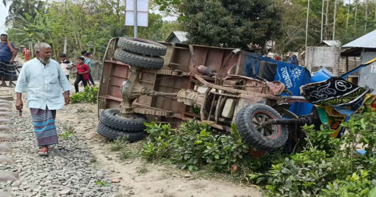 কোটচাঁদপুরে ট্রেনের ধাক্কায় লাটাহাম্বা চালক নিহত