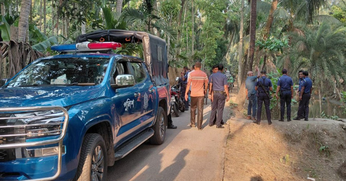 বাগেরহাটে পুলিশকে কুপিয়ে আসামি ছিনতাই