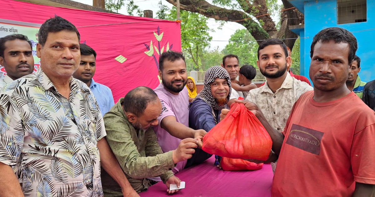 শেরপুরে ঈদ উপহার সামগ্রী বিতরণ