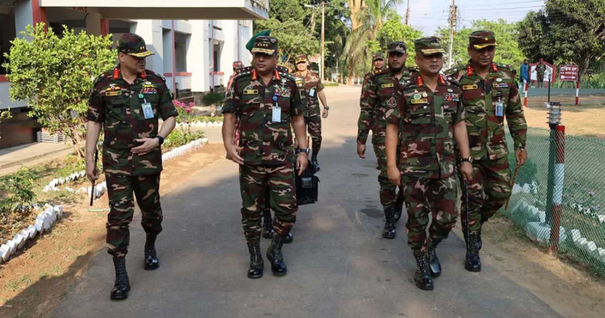পার্বত্য চট্টগ্রামে সেনা ক্যাম্প পরিদর্শনে সেনাপ্রধান