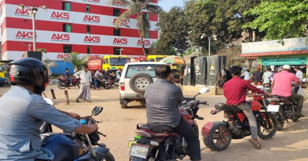 রাজধানীর পেট্রল পাম্পে ফিরছে স্বাভাবিক চিত্র