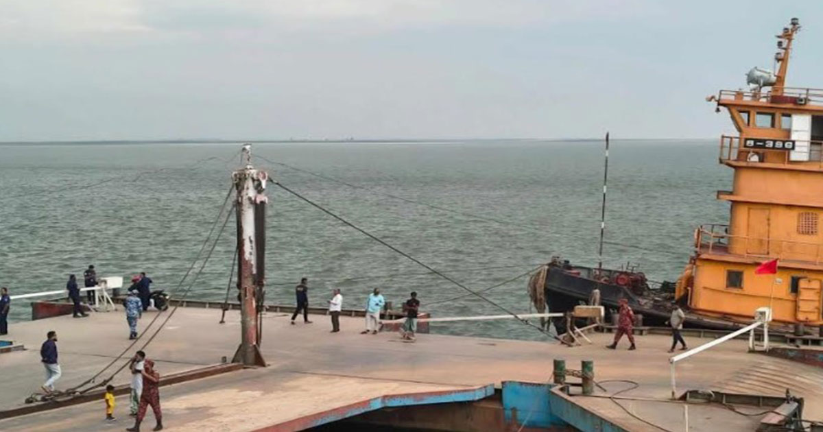 দৌলতদিয়ায় চতুর্থ দিনের মতো চলছে উদ্ধার অভিযান