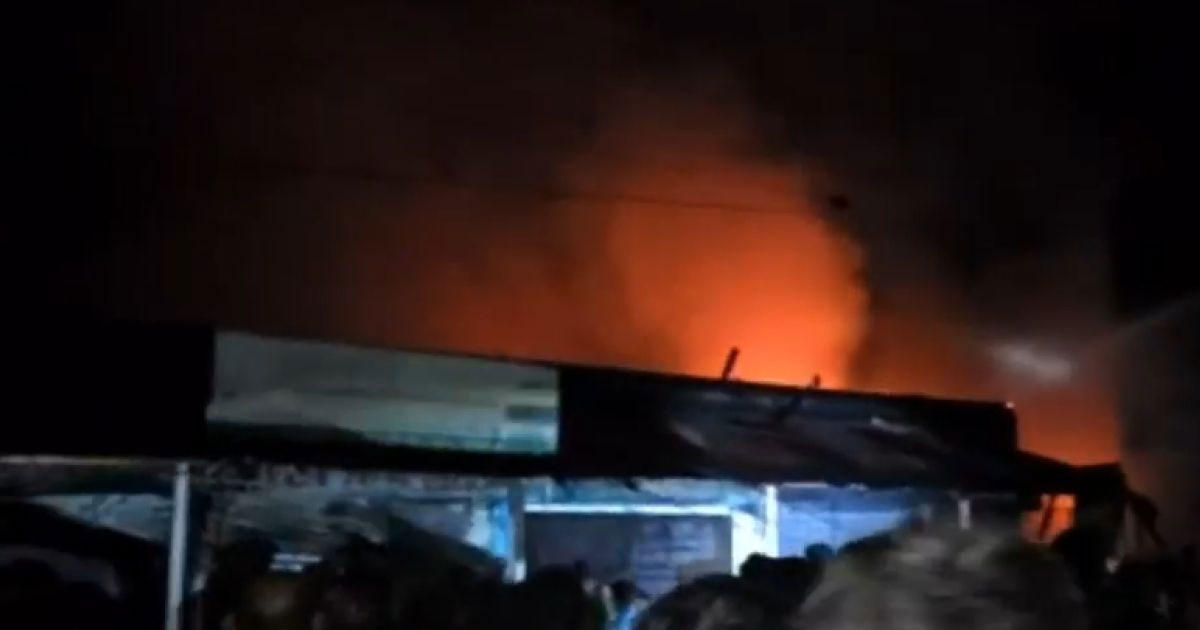 সুনামগঞ্জে হক মার্কেটে ভয়াবহ অগ্নিকাণ্ডে কয়েক কোটি টাকার ক্ষয়ক্ষতি