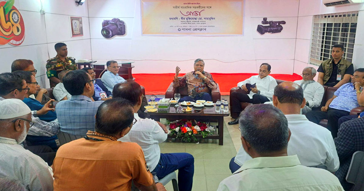 সাংবাদিকদের সঙ্গে আড্ডায় রাষ্ট্রপতি