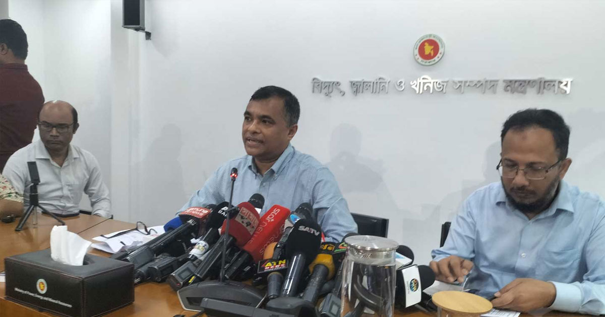 একদিনের অভিযানেই ৮৮ হাজার লিটার জ্বালানি তেল উদ্ধার