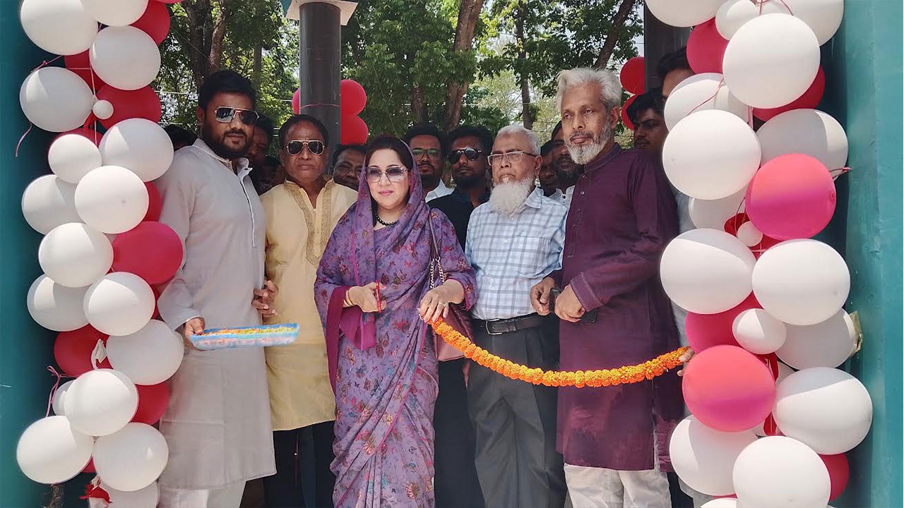 ফরিদপুরে মাসব্যাপী শিল্প ও বাণিজ্য মেলার উদ্বোধন