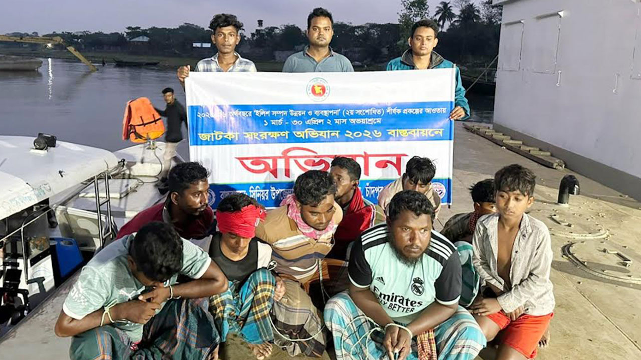 মেঘনায় জাটকা ধরায় ৭ জেলে আটক, ৪ জনের বিরুদ্ধে মামলা