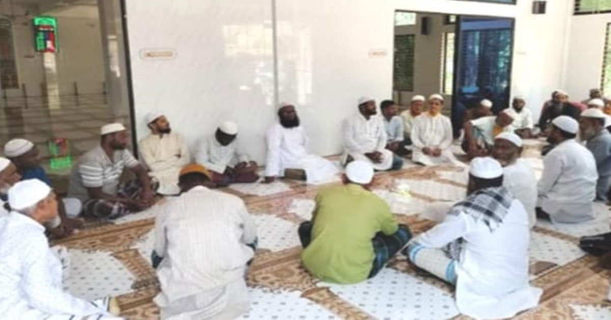 কুষ্টিয়ায় মাইকিং 'সাউন্ডবক্স বাজালে মিলবে না গোরস্থানে ঠাঁই,