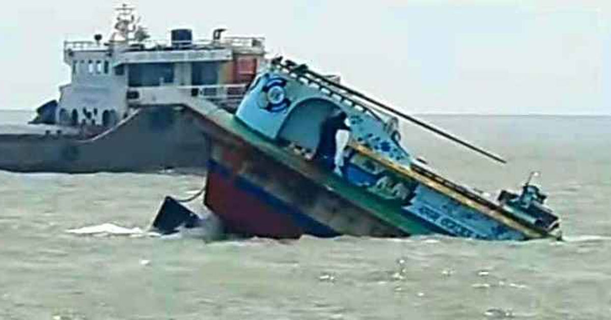 চরমোনাই মাহফিলের মুসল্লিবাহী লঞ্চের ধাক্কায় বাল্কহেড ডুবি