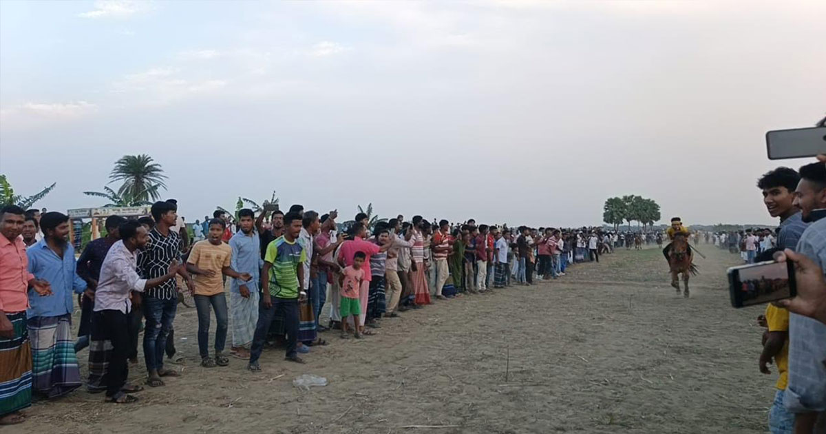 ফরিদপুরের সালথায় ঐতিহ্যবাহী ঘোড়া দৌড় অনুষ্ঠিত