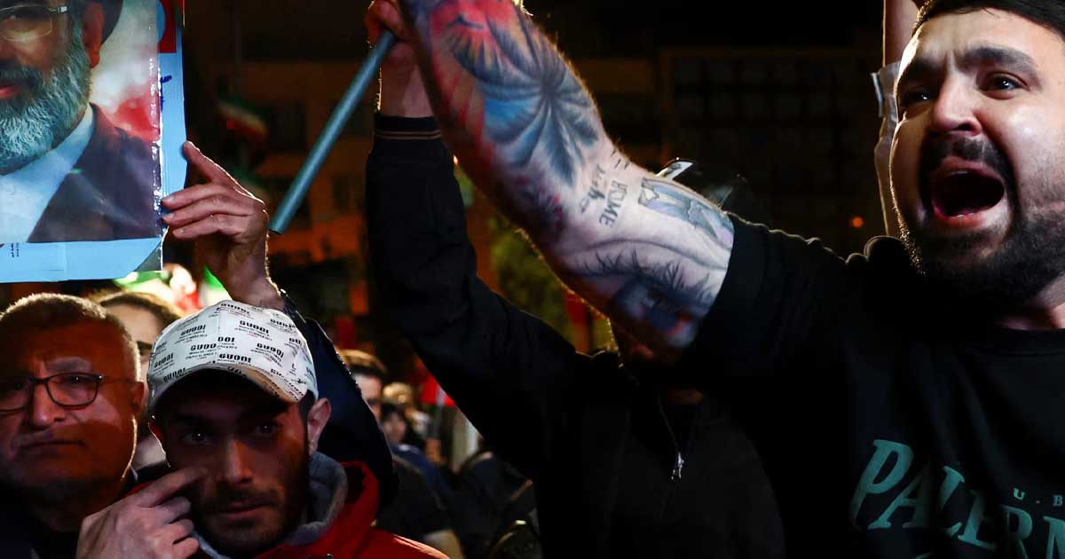 হরমুজ প্রণালি খুলে দেওয়ার শর্তে যুক্তরাষ্ট্র–ইরান যুদ্ধবিরতি