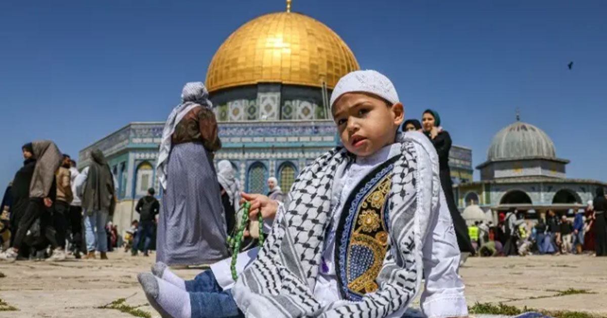 ৪০ দিন পর খুলল আল-আকসা, মুসল্লিদের ঢল