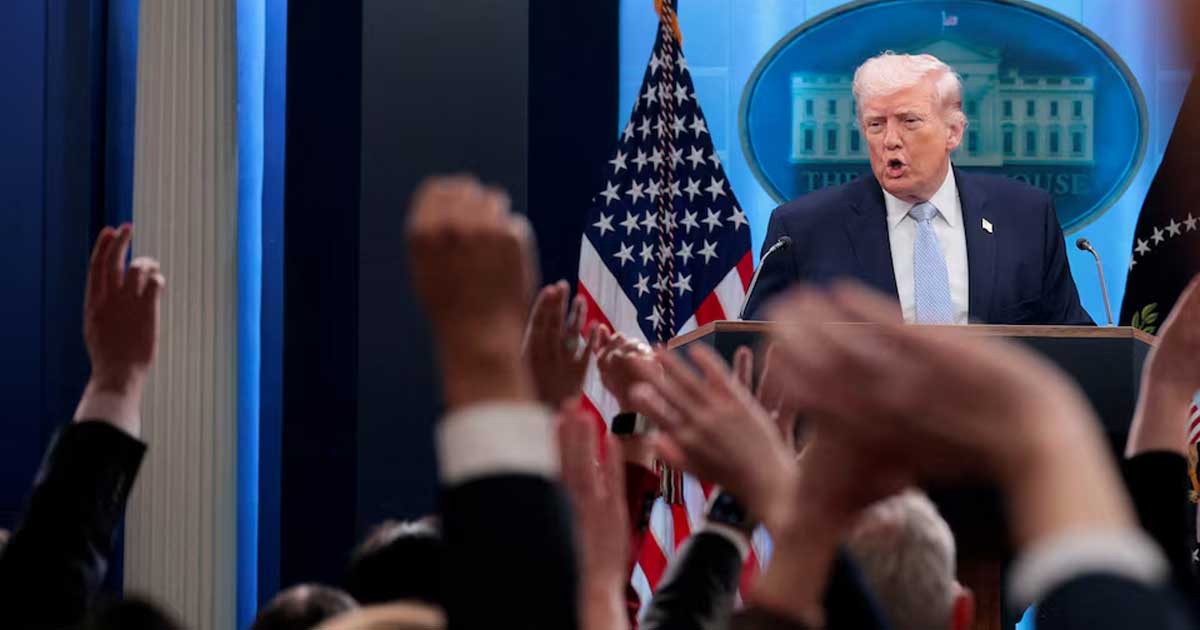 ইরানকে অস্ত্র দিলে ৫০% শুল্কের হুঁশিয়ারি ট্রাম্পের