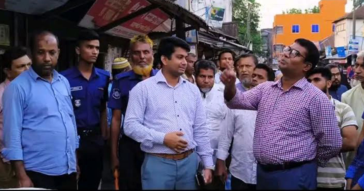 বোয়ালমারী বাজারে উচ্ছেদ অভিযান: ৮ দোকানকে জরিমানা