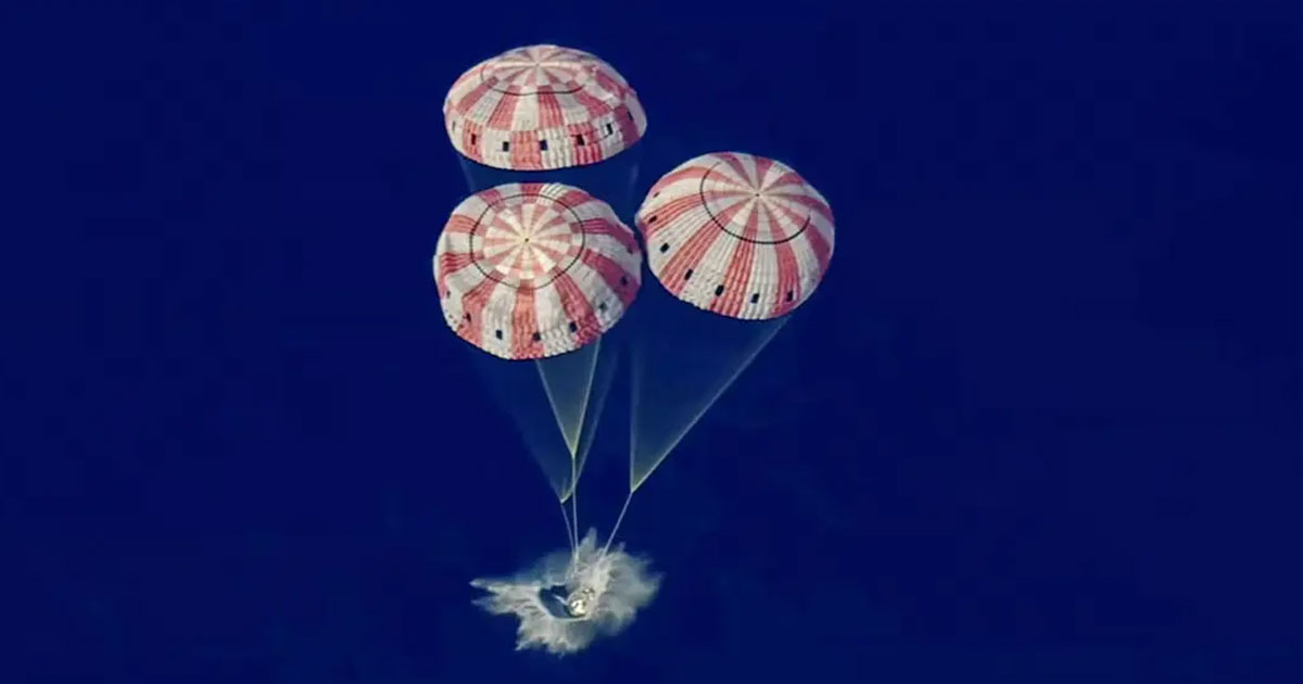 চন্দ্রাভিযান শেষে নিরাপদে পৃথিবীতে ফিরলেন নভোচারীরা