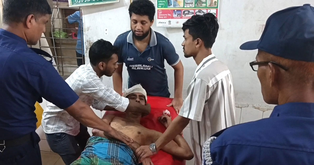 পরিবারের সদস্যদের কুপিয়ে ছাদ থেকে ঝাঁপ দিয়ে সাবেক পুলিশ কর্মকর্তার মৃত্যু