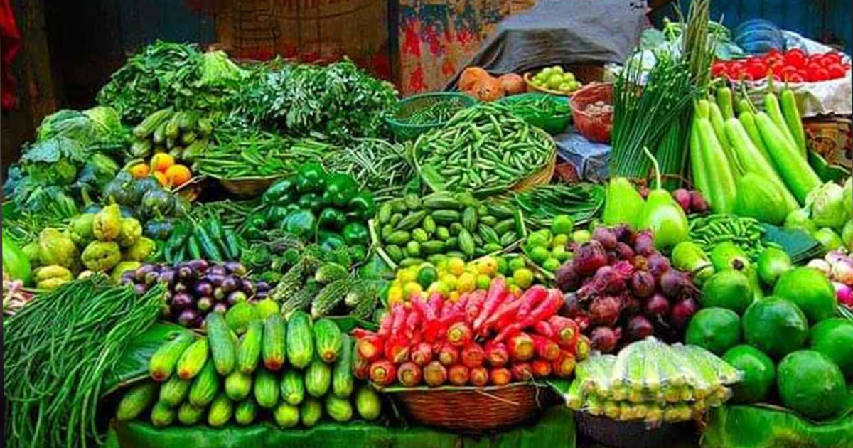 সবজির দাম বেড়ে ১০০ টাকার ঘরে, ভোগান্তিতে ক্রেতারা