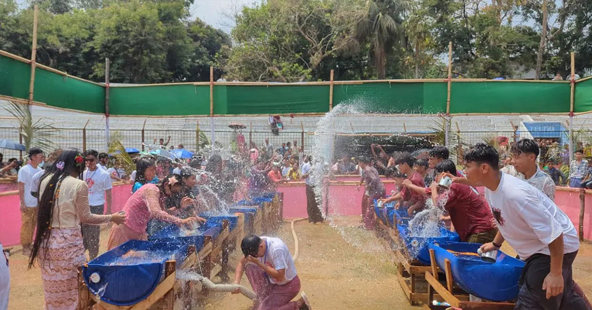 রাঙ্গামাটিতে সাংগ্রাই জলকেলির উচ্ছ্বাসে মাতলেন মারমা তরুণ-তরুণীরা
