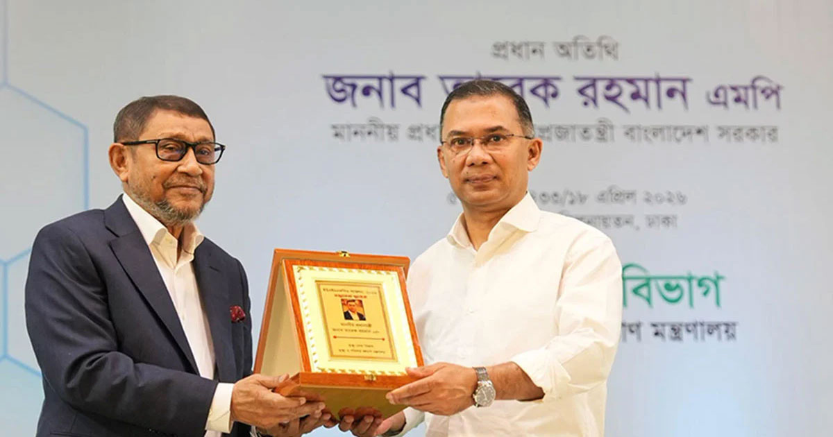 মন্ত্রী সাহেব প্রশংসা একটু কম কইরেন, স্বাস্থ্যমন্ত্রীকে প্রধানমন্ত্রী