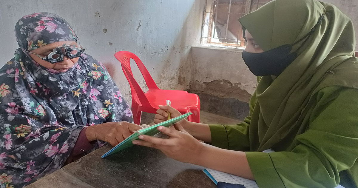 নওগাঁয় ফ্রি চক্ষু চিকিৎসা সেবা