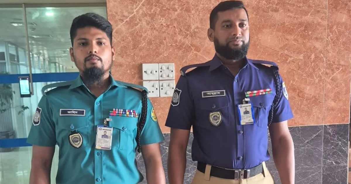 পুরনো পোশাকেই ফিরছে পুলিশ