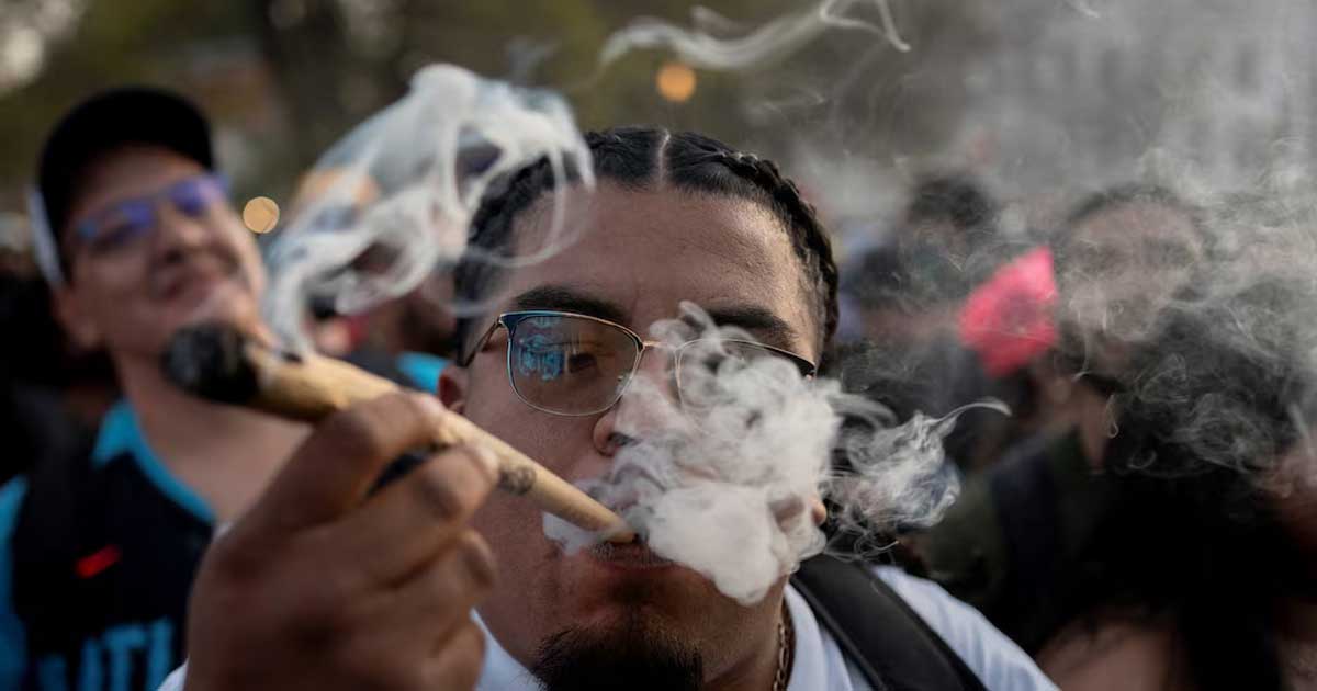 গাঁজার ওপর থেকে বিধিনিষেধ শিথিল করছে যুক্তরাষ্ট্র