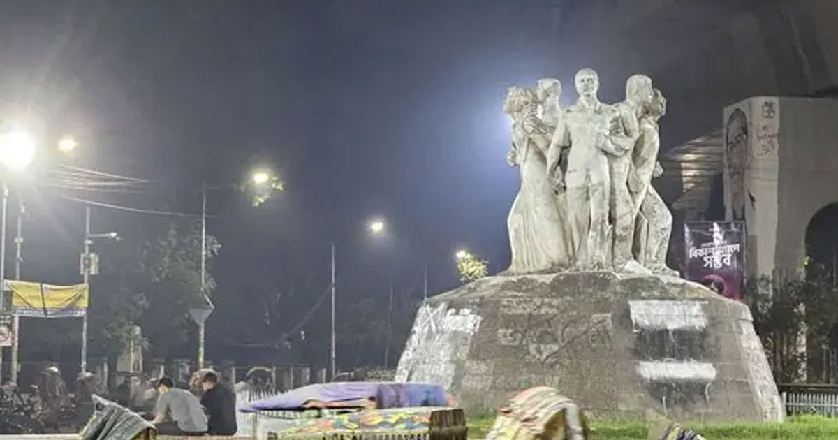 শাহবাগ থানার সামনে ছাত্রদল-শিবির উত্তেজনা, থমথমে ঢাবি ক্যাম্পাস