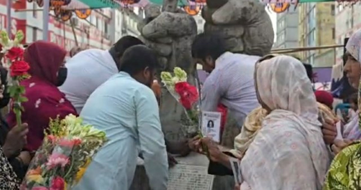 রানা প্লাজা ধসে নিহতদের প্রতি আহত শ্রমিক ও স্বজনদের শ্রদ্ধা
