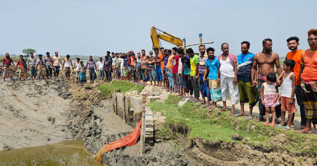 বাগেরহাটে গুদারা খালের অবৈধ বাঁধ অপসারণে উচ্ছ্বসিত স্থানীয়রা