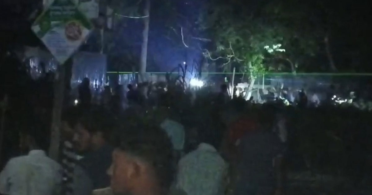 বিকাশ লেনদেনের বিরোধে ত্রিমুখী সংঘর্ষ, সাংবাদিকসহ আহত ৩০