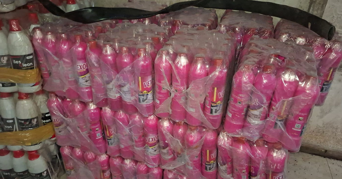 চাঁদপুরে মেয়াদ ছাড়া ফ্লোর ক্লিনার ও ভিক্সল তৈরি করায় জরিমানা