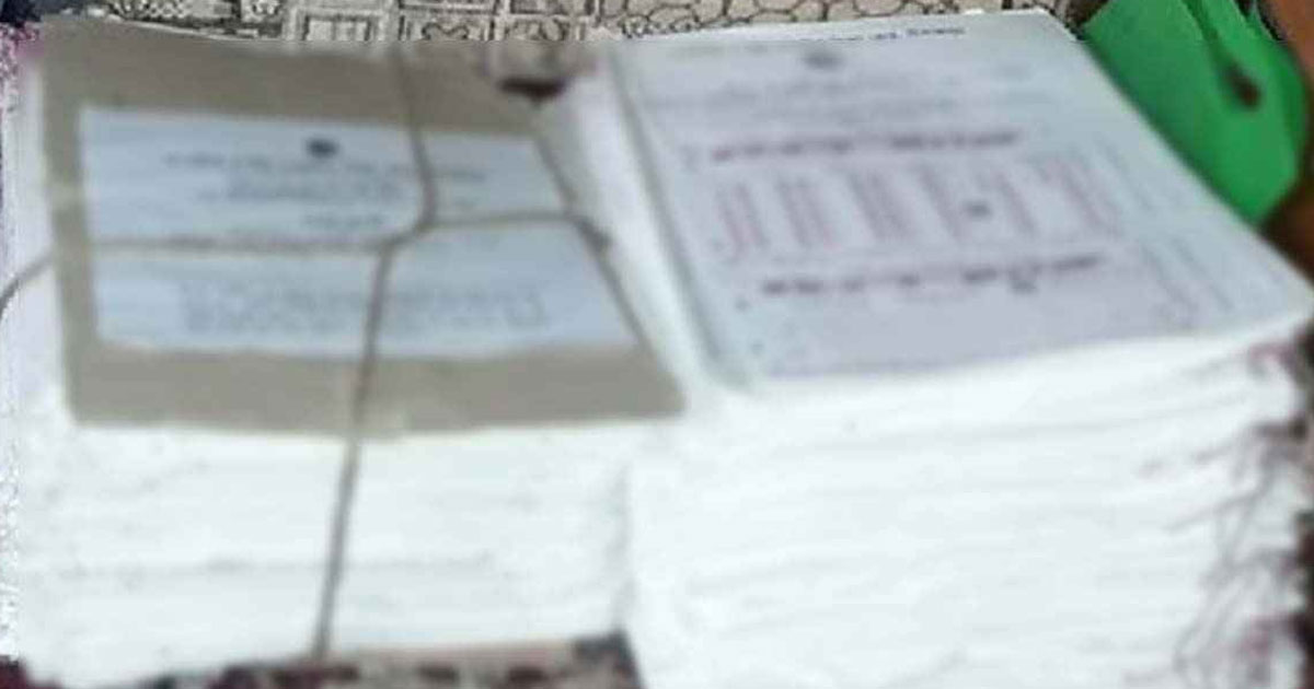 রাস্তায় পাওয়া গেল এসএসসি পরীক্ষার তিন প্যাকেট খাতা