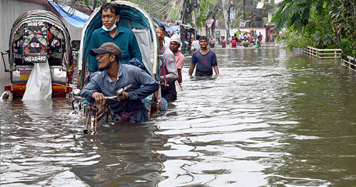 শান্তির বৃষ্টি, তবে জলাবদ্ধতার ভোগান্তিতে দিনের শুরু