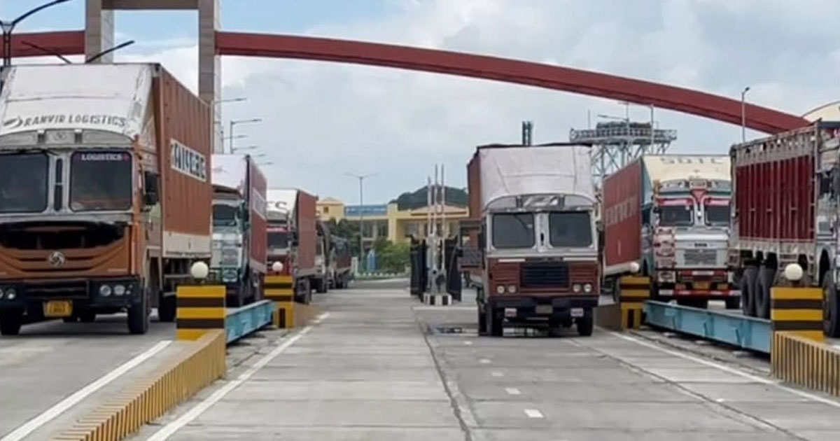 ৩ দিন বন্ধের পর বেনাপোল বন্দরে আমদানি-রপ্তানি স্বাভাবিক