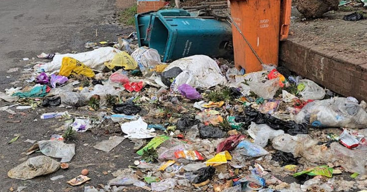 রাঙ্গামাটিতে তিন দিনের ময়লা জমা, দুর্ভোগে পৌরবাসী