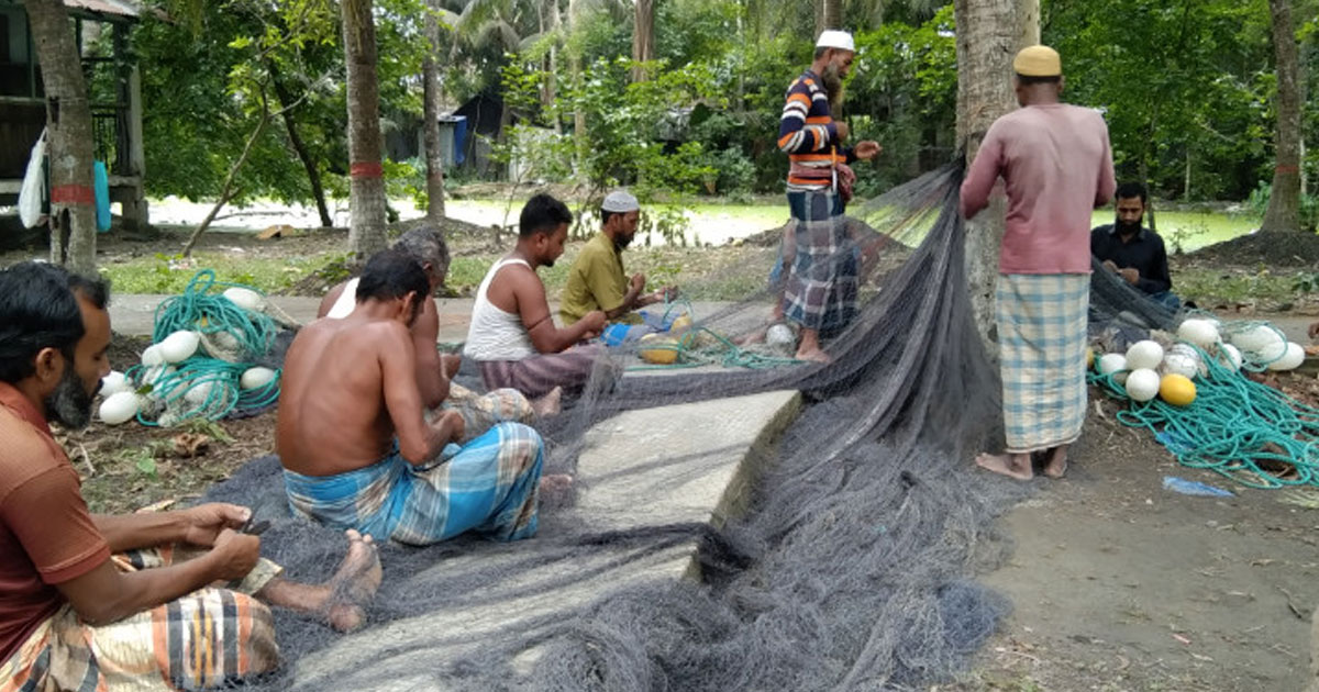 মে দিবস কি? চেনেনা উপকূলের জেলেরা