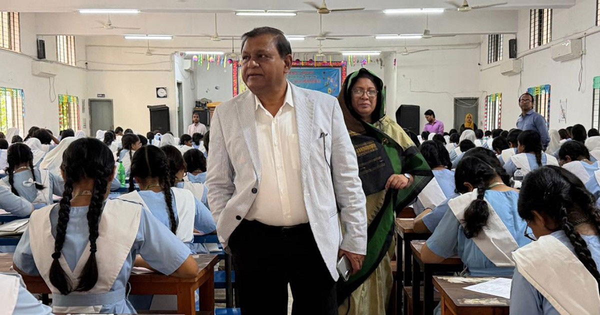 এসএসসি পরীক্ষা কেন্দ্র পরিদর্শনে শিক্ষা সচিব