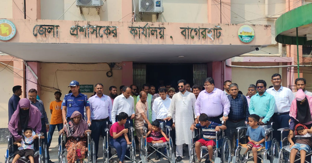 বাগেরহাটে অটিজম শিশুদের মাঝে হুইল চেয়ার ও শ্রবনযন্ত্র বিতরণ