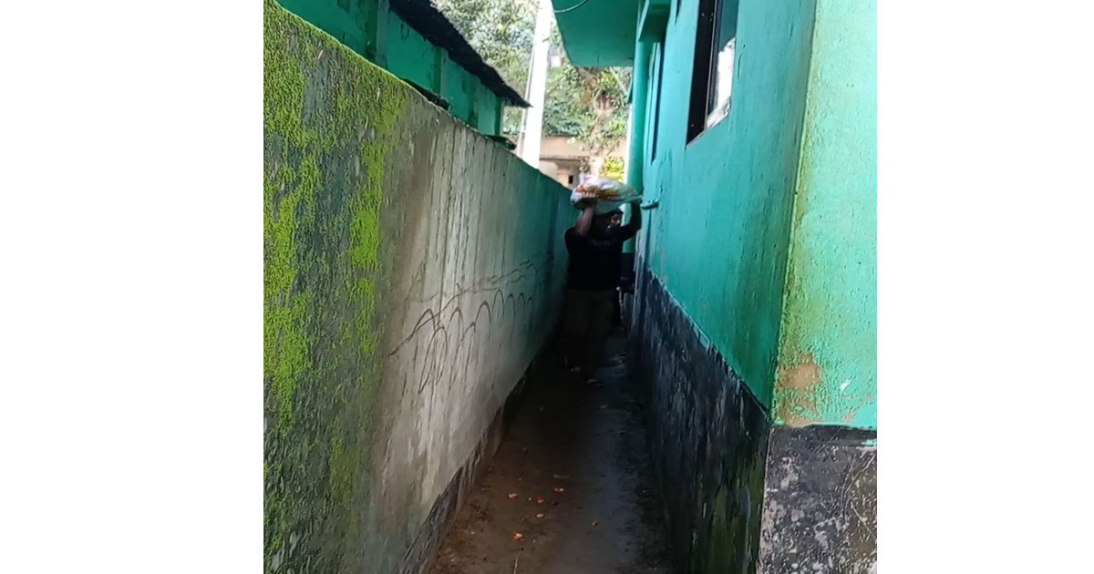 চলাচলের রাস্তায় দেয়াল নির্মাণ, অবরুদ্ধ দুই পরিবার