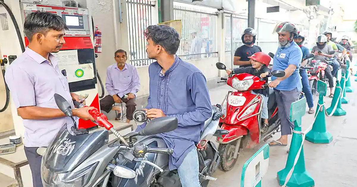 দাম বাড়তেই স্বাভাবিক ছন্দে ফিরছে ফিলিং স্টেশনগুলো