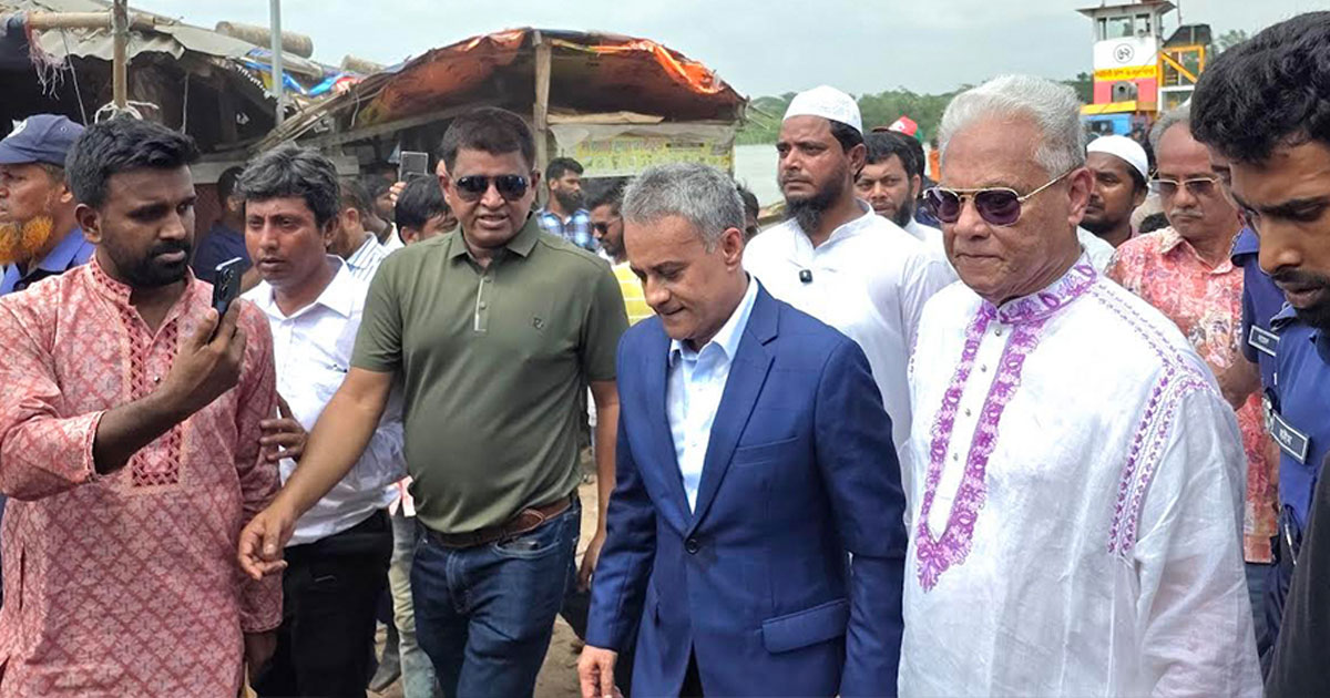 সেতু নির্মাণ সম্ভাব্যতা যাচাইয়ে গিয়ে অবরুদ্ধ সেতুমন্ত্রী