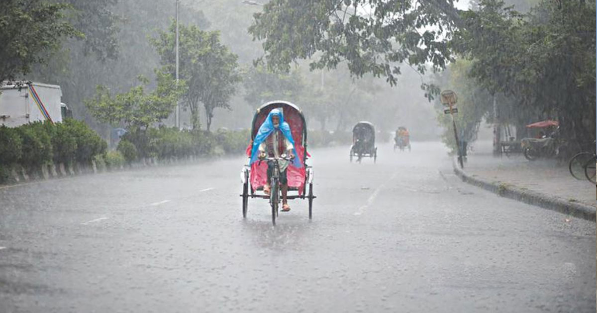 রাজধানীতে ভ্যাপসা গরমের পর স্বস্তির বৃষ্টি