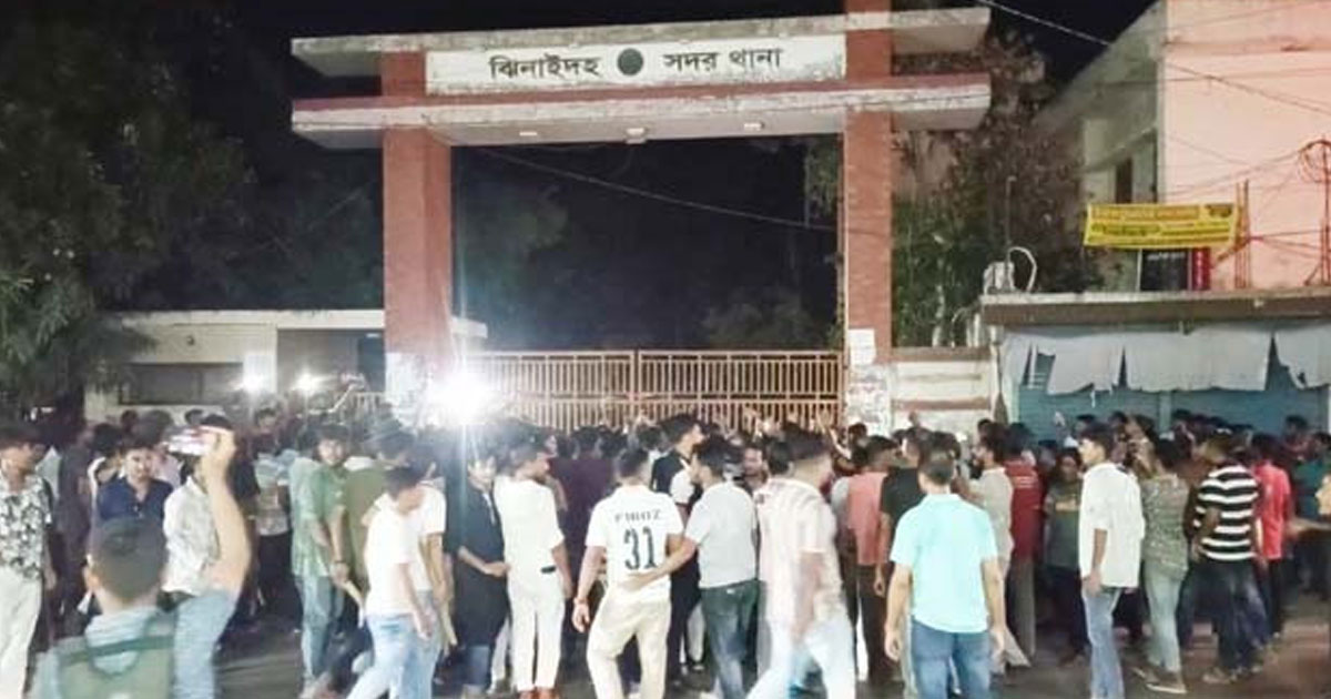 বিএনপি নেতাকর্মীদের থানা ঘেরাও, পাটোয়ারীকে পুলিশি প্রহরায় বের করা হলো