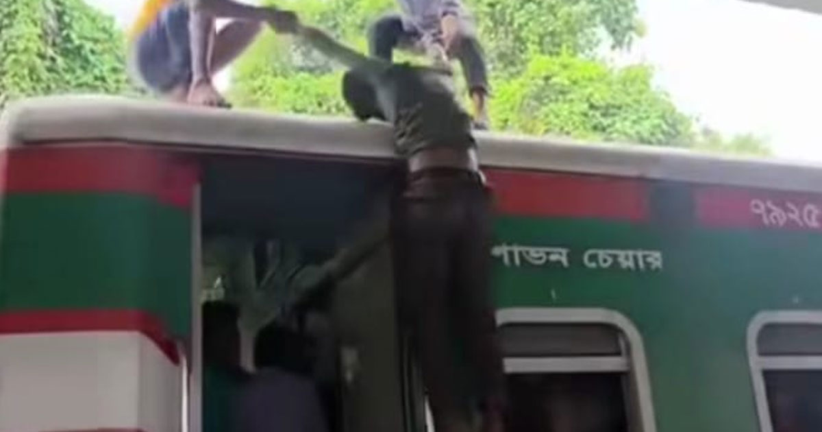 কুষ্টিয়ায় ট্রেনের ছাদ থেকে যুবকের মরদেহ উদ্ধার