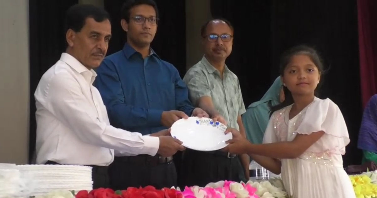 নওগাঁয় শিক্ষা পদ প্রতিযোগিতার পুরস্কার বিতরণ